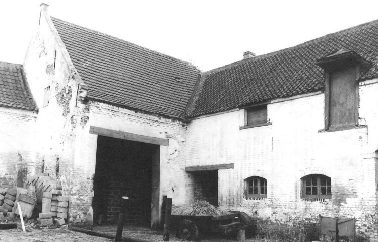 Dorpelstraat 25 begin jaren '70: oud molengebouw zuidwestelijke vleugel